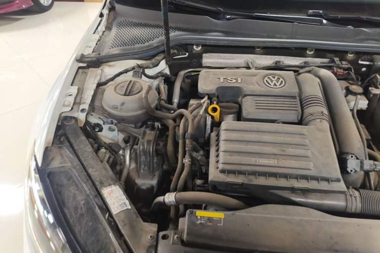 Used Volkswagen Golf 2018 230TSI Automatic Comfort Model Engine Bay Right