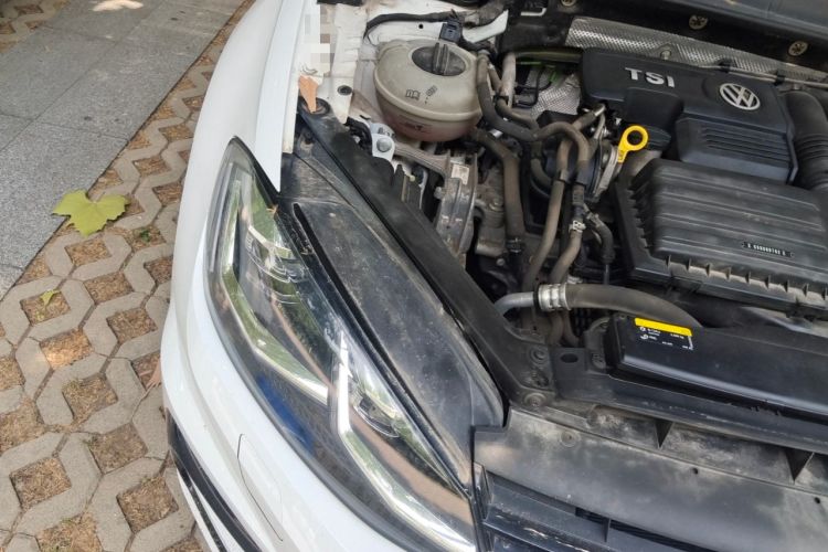 Used Volkswagen Golf 2018 280TSI Automatic R-Line Model Engine Bay Right