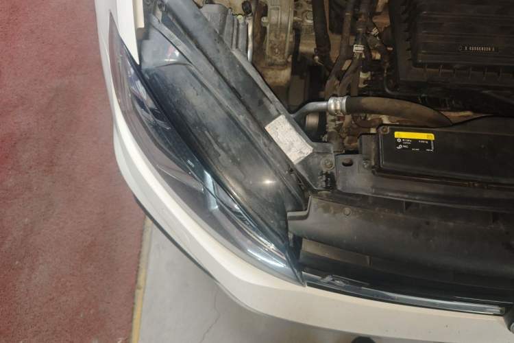 Used Volkswagen Golf 2018 280TSI Automatic R-Line Model Engine Bay Right
