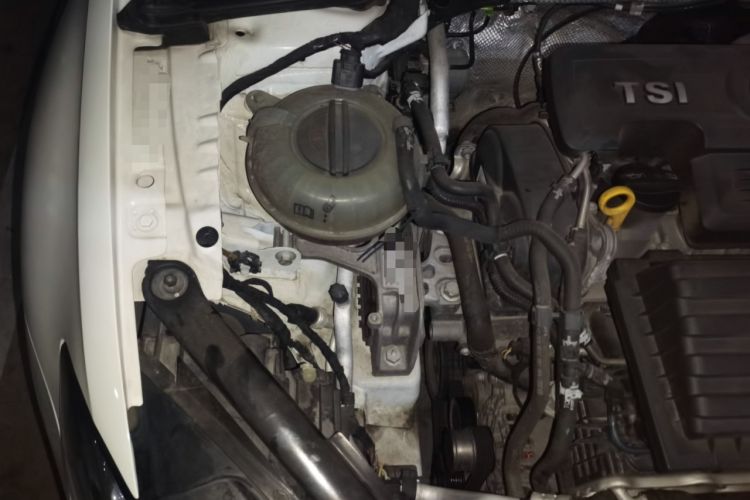 Used Volkswagen Golf 2018 230TSI Automatic Comfort Model Engine Bay Right