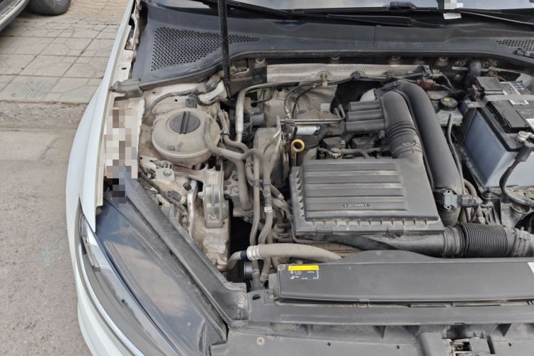 Used Volkswagen Golf 2018 230TSI Automatic Luxury Version Engine Bay Right