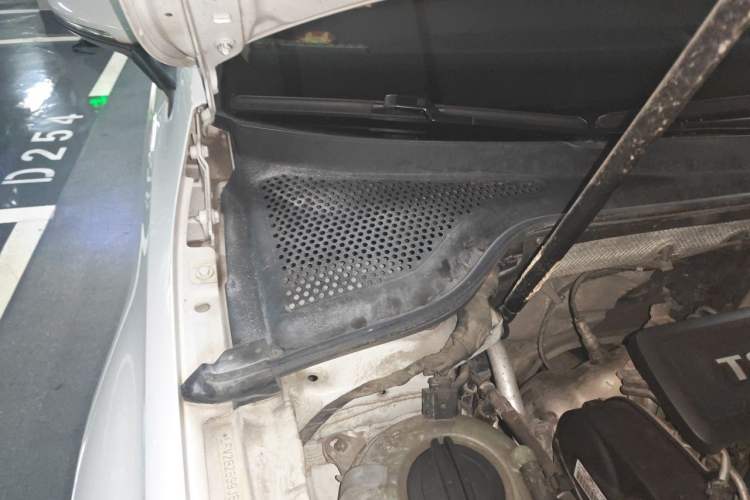 Used Volkswagen Golf 2018 230TSI Automatic Comfort Model Engine Bay Right