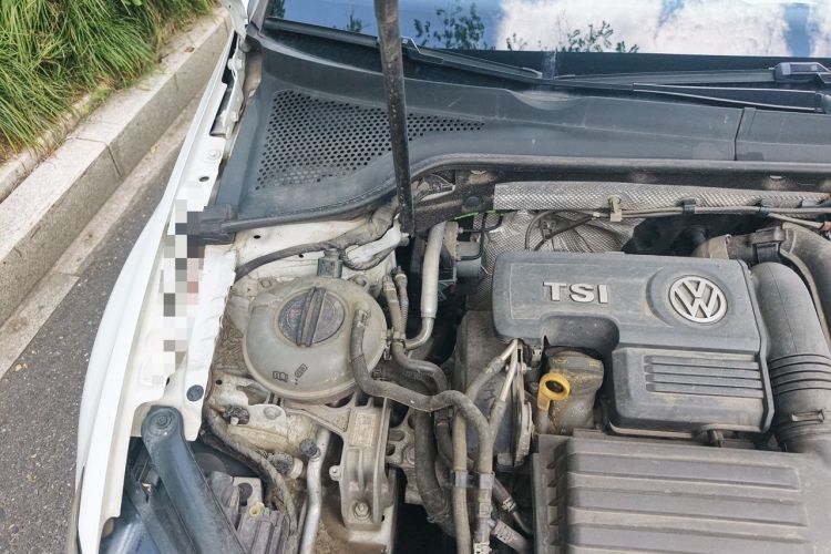 Used Volkswagen Golf 2018 230TSI Automatic Comfort Model Engine Bay Right