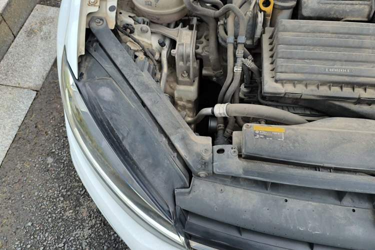 Used Volkswagen Golf 2018 230TSI Automatic Comfort Model Engine Bay Right
