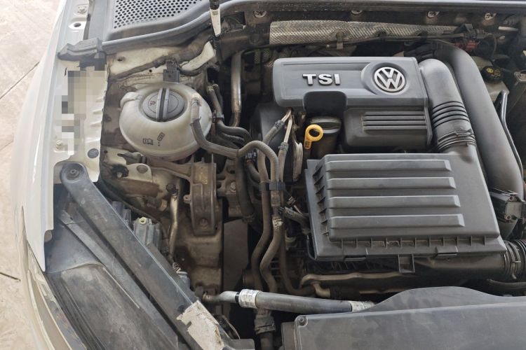 Used Volkswagen Golf 2018 230TSI Automatic Luxury Version Engine Bay Right