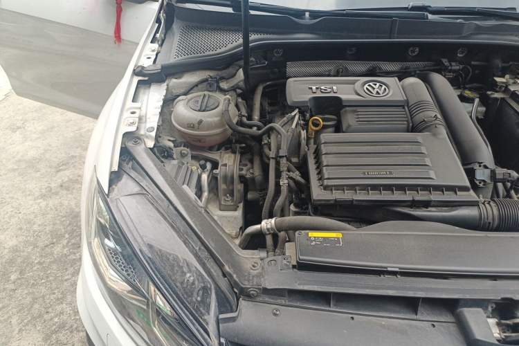 Used Volkswagen Golf 2018 280TSI Automatic R-Line Model Engine Bay Right