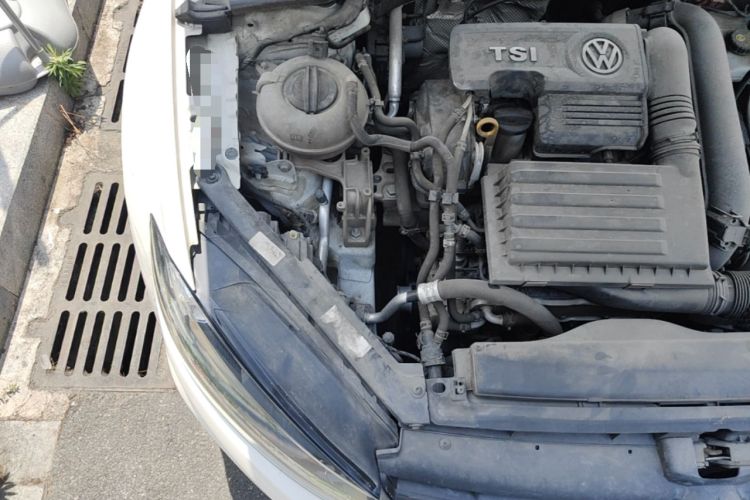 Used Volkswagen Golf 2018 230TSI Automatic Comfort Model Engine Bay Right