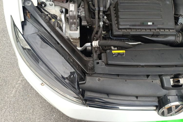 Used Volkswagen Golf 2018 230TSI Automatic Luxury Version Engine Bay Right