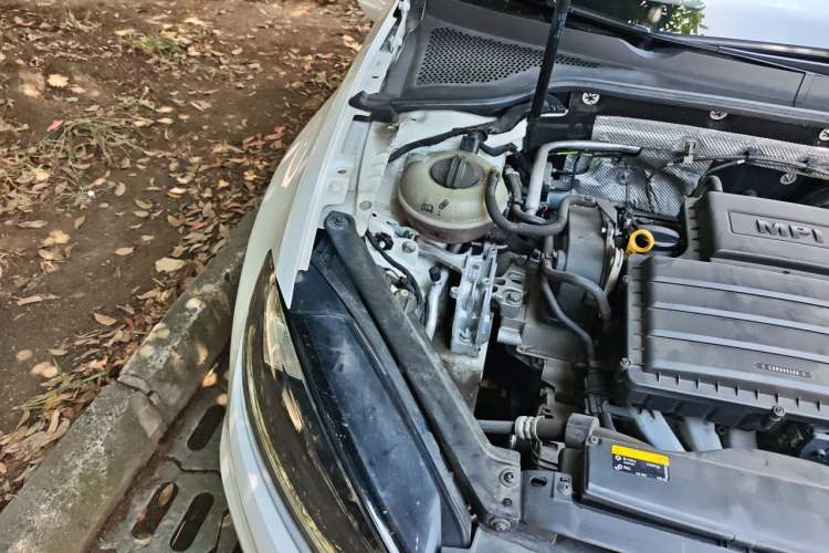 Used Volkswagen Golf 2018 1.6L Automatic Comfort Model Engine Bay Right