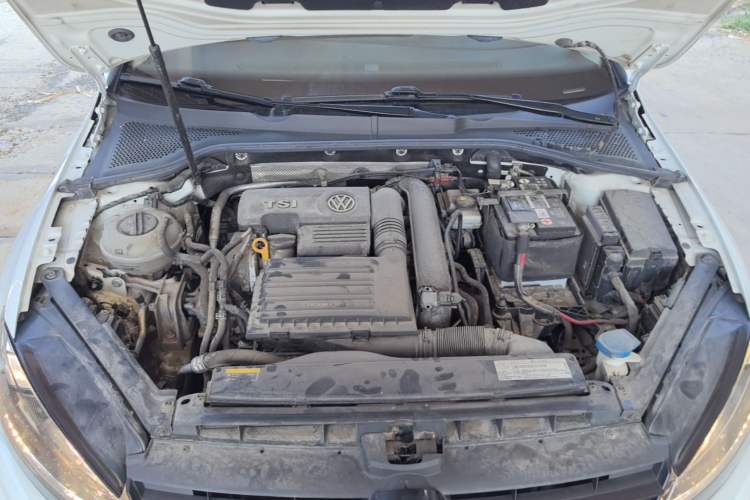 Used Volkswagen Golf 2018 230TSI Automatic Comfort Model Engine Bay