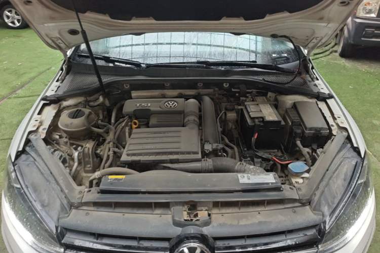 Used Volkswagen Golf 2018 230TSI Automatic Comfort Model Engine Bay