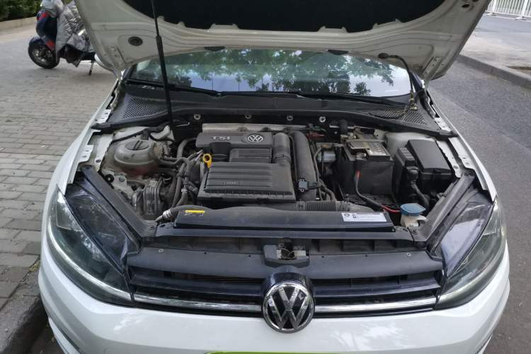 Used Volkswagen Golf 2018 230TSI Automatic Luxury Version Engine Bay
