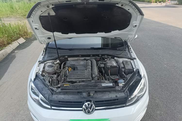 Used Volkswagen Golf 2018 230TSI Automatic Luxury Version Engine Bay