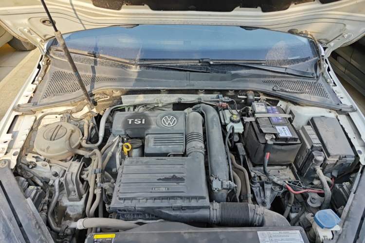 Used Volkswagen Golf 2018 230TSI Automatic Comfort Model Engine Bay
