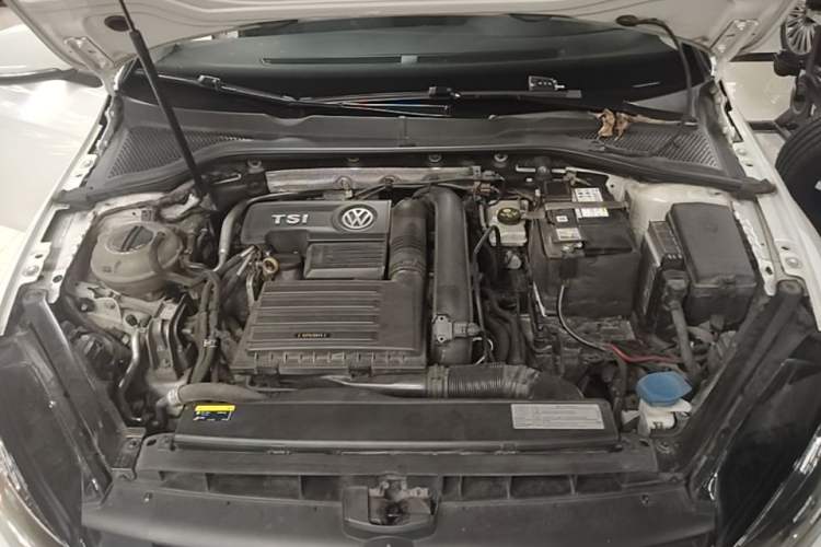 Used Volkswagen Golf 2018 230TSI Automatic Comfort Model Engine Bay