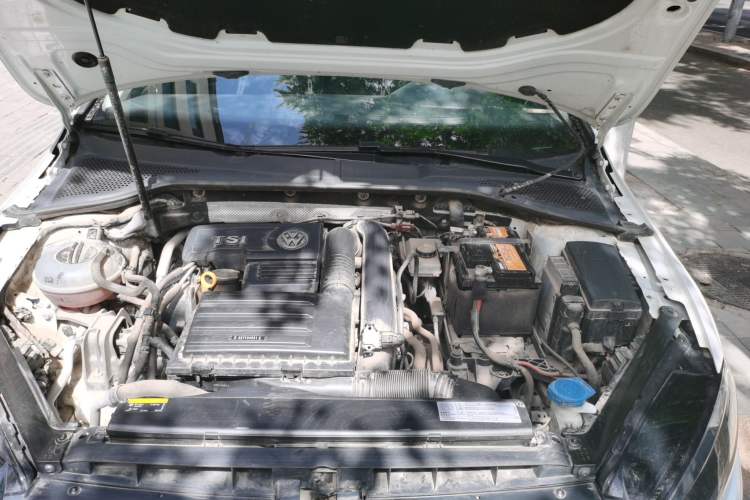 Used Volkswagen Golf 2018 230TSI Automatic Luxury Version Engine Bay