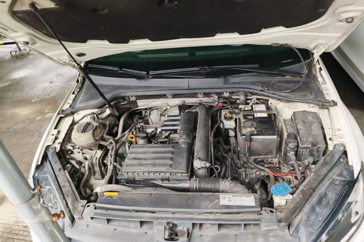 Used Volkswagen Golf 2018 230TSI Automatic Comfort Model Engine Bay