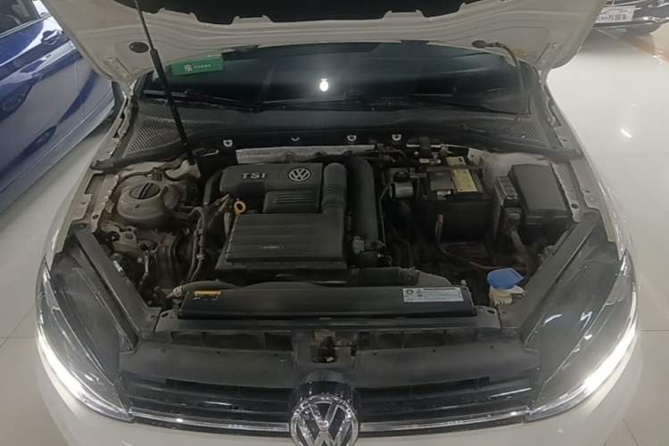 Used Volkswagen Golf 2018 230TSI Automatic Comfort Model Engine Bay