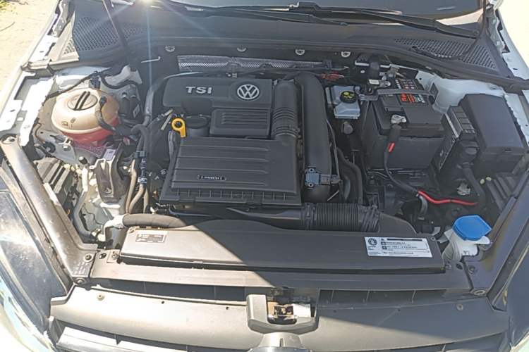 Used Volkswagen Golf 2018 280TSI Automatic R-Line Model Engine Bay