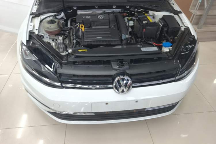Used Volkswagen Golf 2018 230TSI Automatic Comfort Model Engine Bay