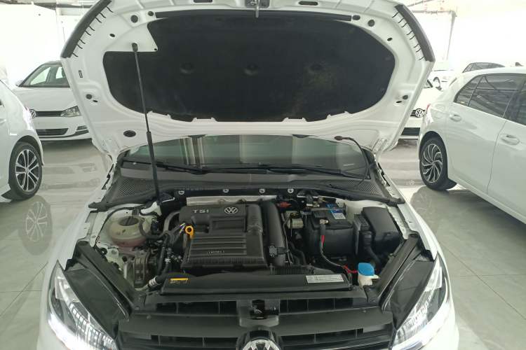 Used Volkswagen Golf 2018 230TSI Automatic Luxury Version Engine Bay