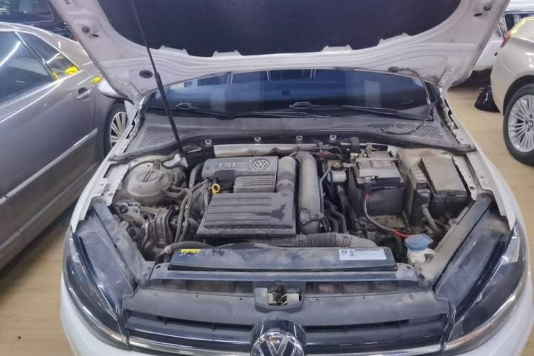 Used Volkswagen Golf 2018 230TSI Automatic Comfort Model Engine Bay