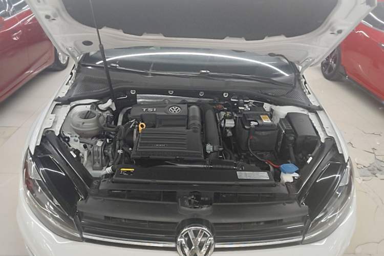 Used Volkswagen Golf 2018 230TSI Automatic Luxury Version Engine Bay