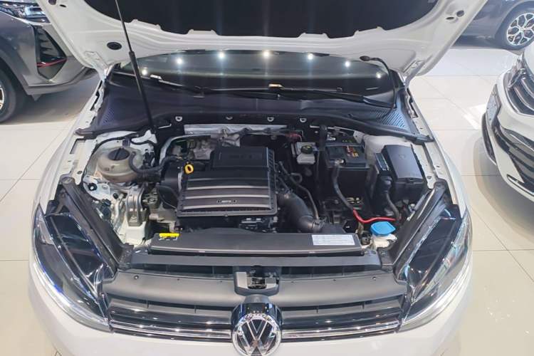 Used Volkswagen Golf 2018 1.6L Manual Fashion Edition Engine Bay