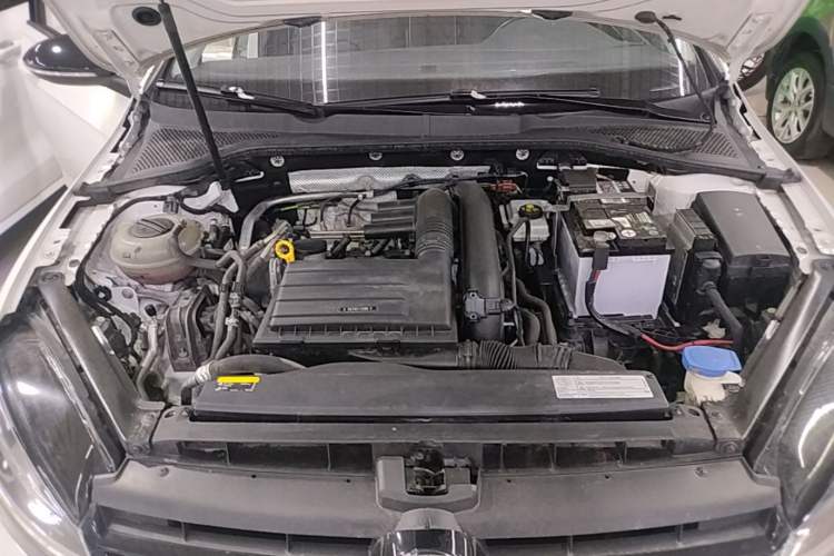 Used Volkswagen Golf 2018 230TSI Automatic Comfort Model Engine Bay
