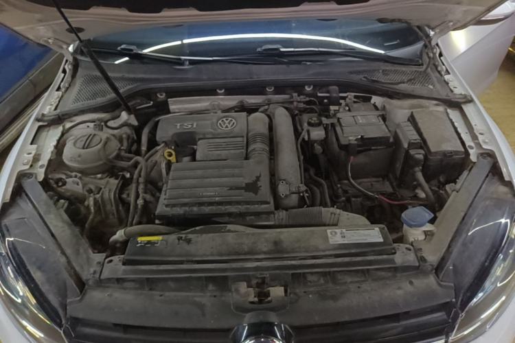 Used Volkswagen Golf 2018 230TSI Automatic Comfort Model Engine Bay