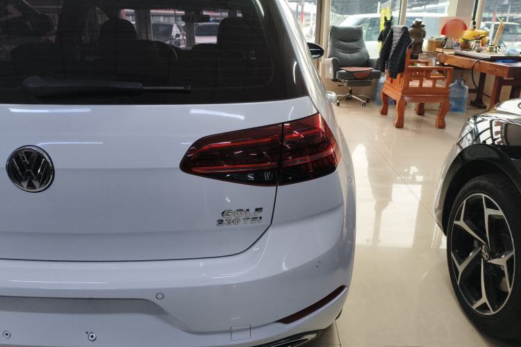 Used Volkswagen Golf 2018 230TSI Automatic Luxury Version Exterior 2