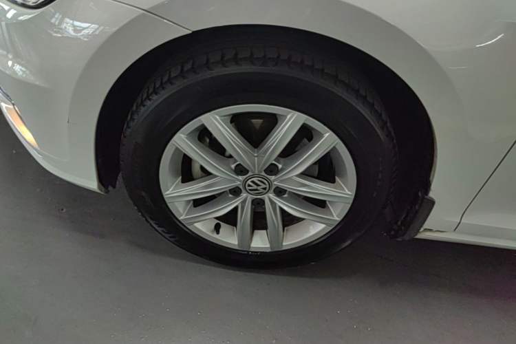 Used Volkswagen Golf 2018 230TSI Automatic Comfort Model Exterior 2