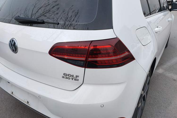 Used Volkswagen Golf 2018 230TSI Automatic Luxury Version Exterior 2