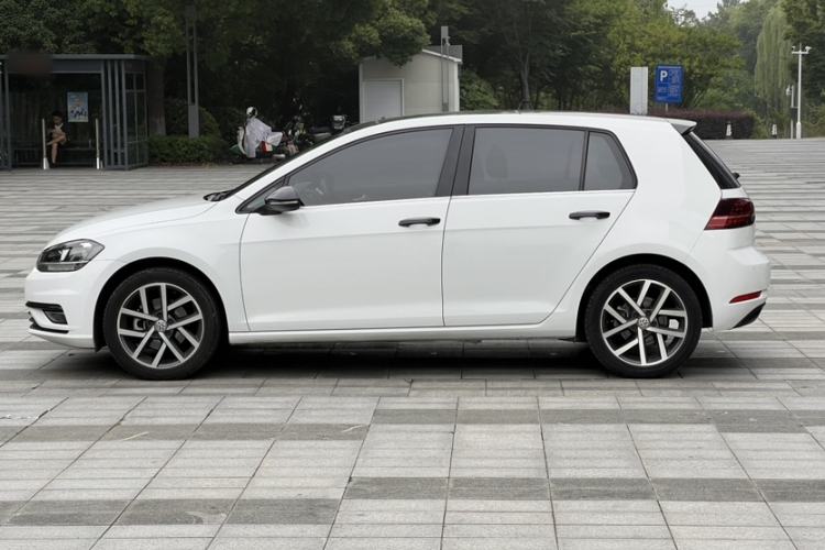 Used Volkswagen Golf 2018 230TSI Automatic Luxury Version Exterior 2