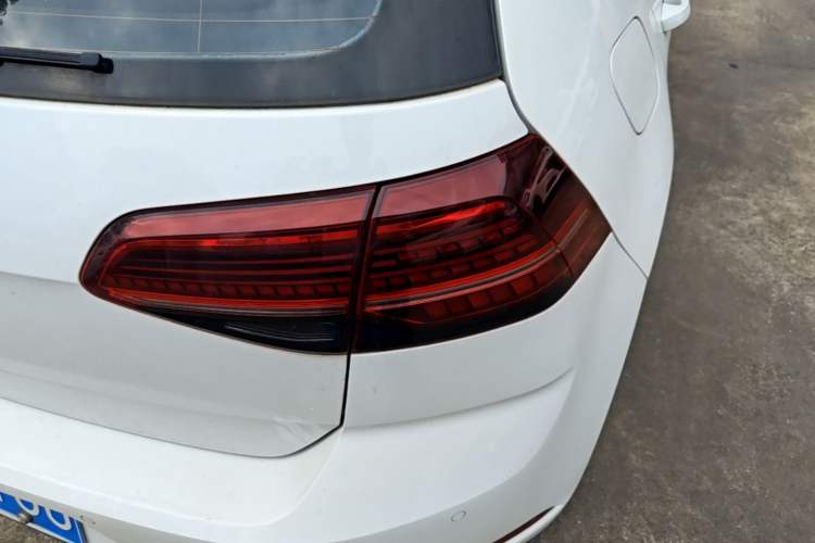 Used Volkswagen Golf 2018 230TSI Automatic Luxury Version Exterior 3