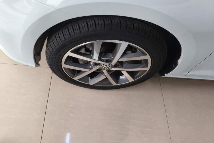 Used Volkswagen Golf 2018 230TSI Automatic Luxury Version Exterior 3