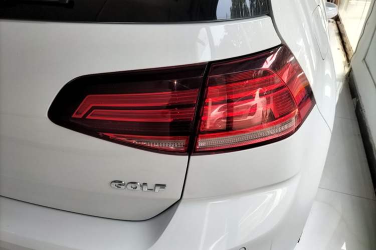 Used Volkswagen Golf 2018 1.6L Automatic Comfort Model Exterior 3
