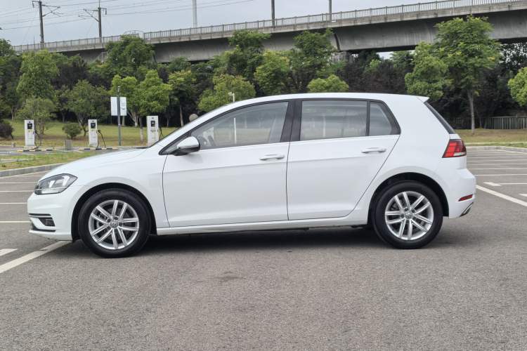 Used Volkswagen Golf 2018 1.6L Automatic Comfort Model Exterior 3