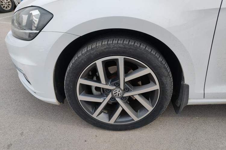 Used Volkswagen Golf 2018 230TSI Automatic Luxury Version Exterior 3