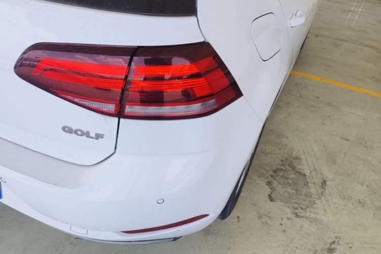 Used Volkswagen Golf 2018 1.6L Automatic Comfort Model Exterior 3