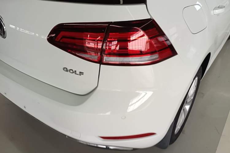 Used Volkswagen Golf 2018 1.6L Automatic Comfort Model Exterior 3