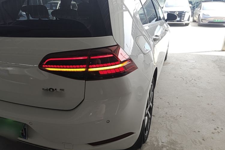Used Volkswagen Golf 2018 230TSI Automatic Luxury Version Exterior 3