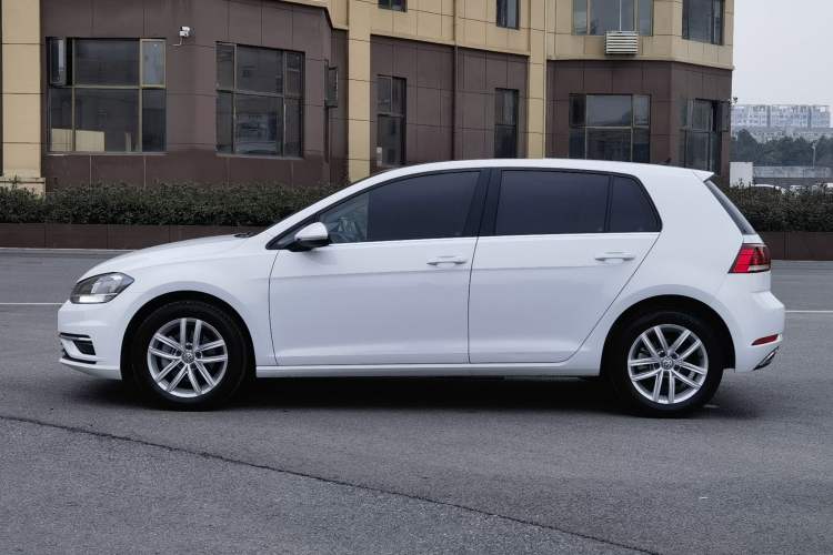 Used Volkswagen Golf 2018 230TSI Automatic Comfort Model Exterior 3