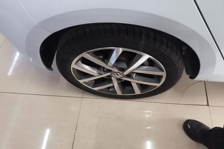 Used Volkswagen Golf 2018 230TSI Automatic Luxury Version Exterior 4