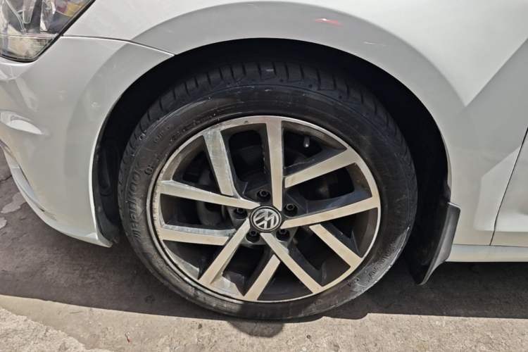 Used Volkswagen Golf 2018 230TSI Automatic Luxury Version Exterior 4
