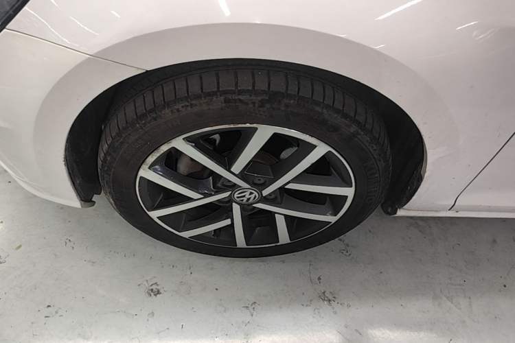 Used Volkswagen Golf 2018 230TSI Automatic Luxury Version Exterior 4
