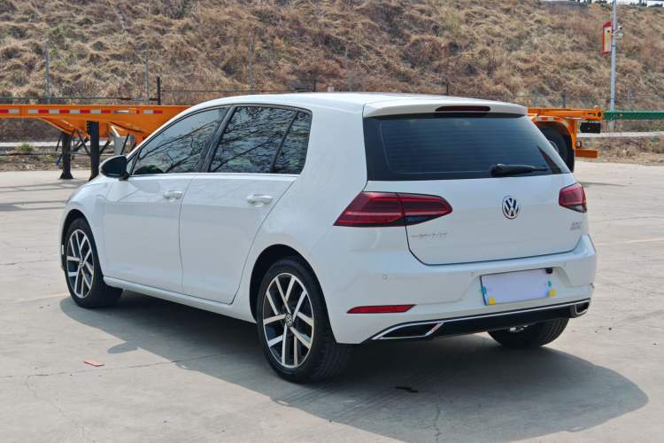 Used Volkswagen Golf 2018 230TSI Automatic Luxury Version Exterior 4