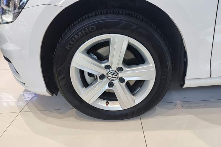 Used Volkswagen Golf 2018 1.6L Manual Fashion Edition Exterior 4