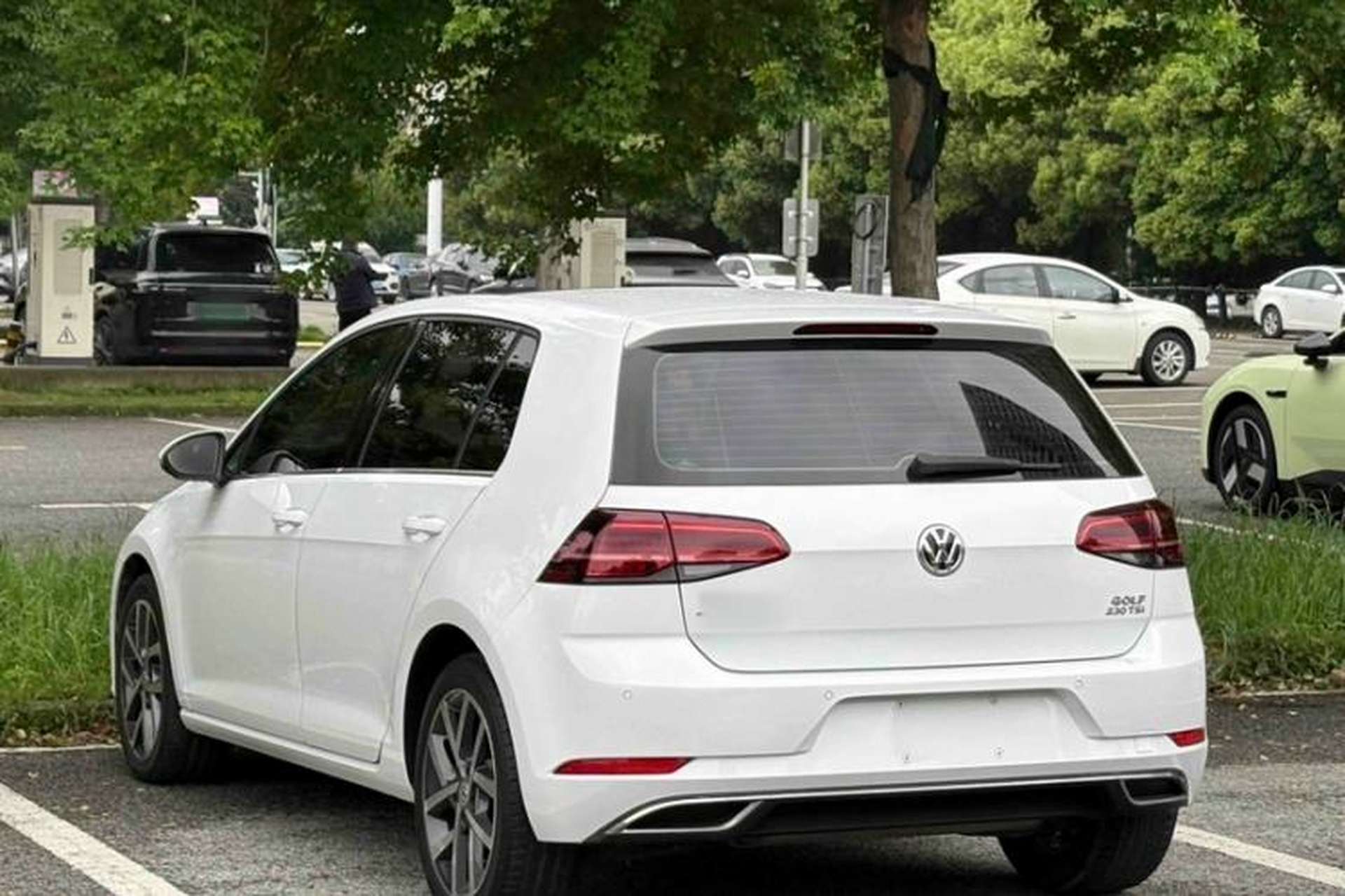Used Volkswagen Golf 2018 230TSI Automatic Luxury Version Exterior 4