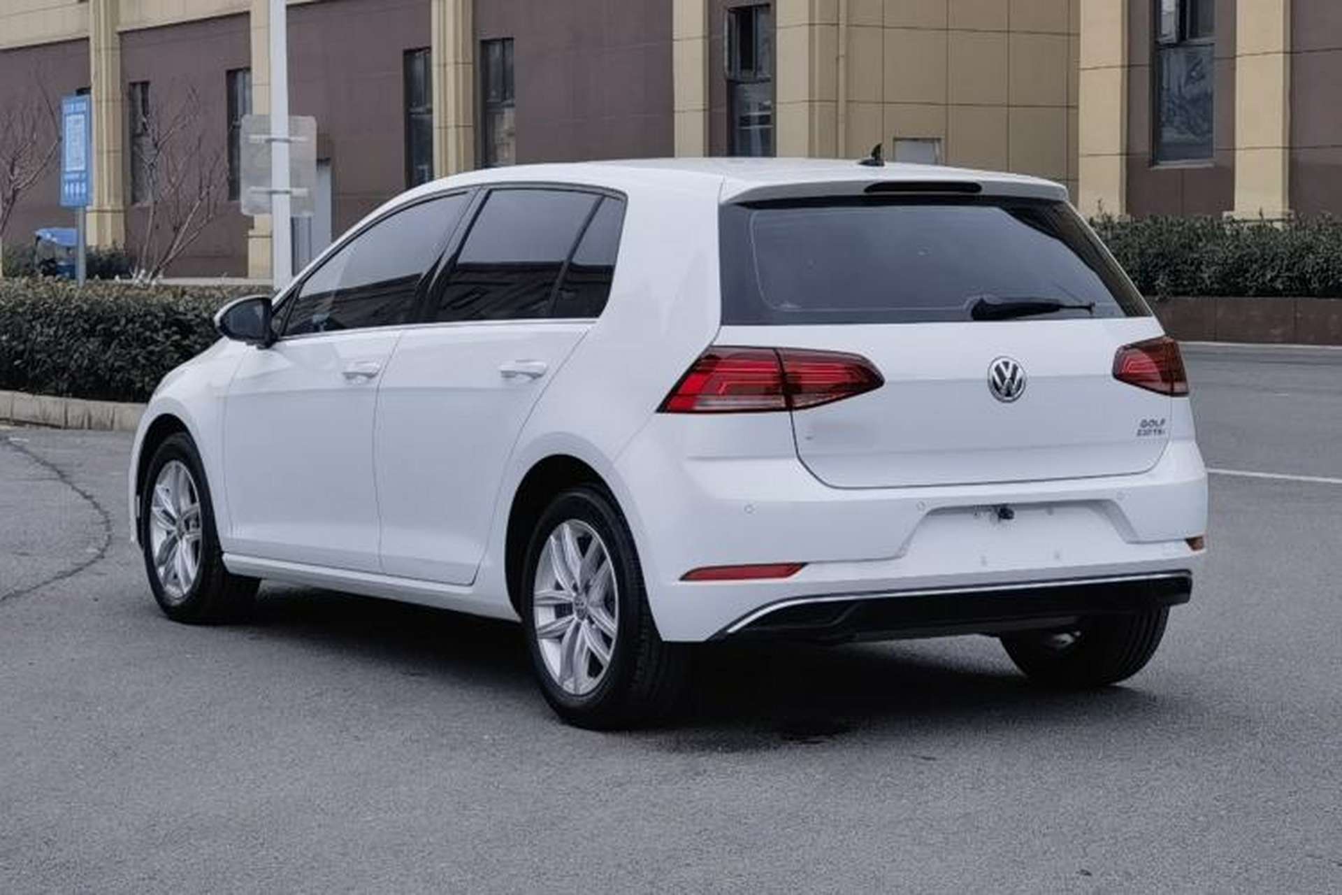 Used Volkswagen Golf 2018 230TSI Automatic Comfort Model Exterior 5